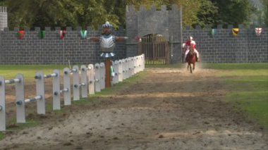 Palio del baradello milan 1159 savaşta yendikten sonra müttefikleri Como ziyareti barbarossa'nın yeniden enacts
