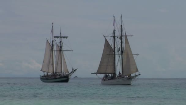 Deux voiliers 