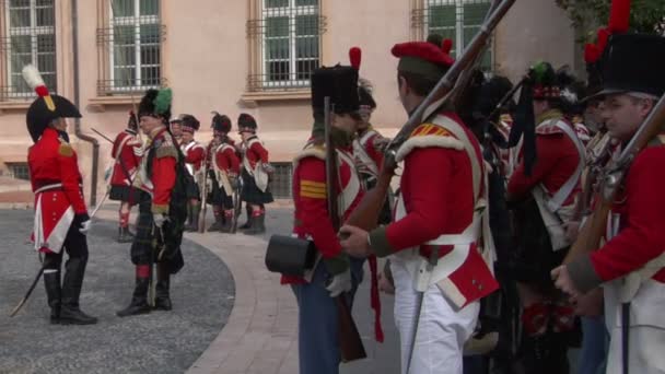 Reenactment of battle between French and British soldiers at Loano — Stock Video