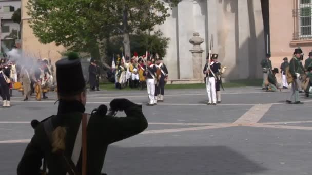 Reenactment of battle between French and British soldiers at Loano — Stock Video