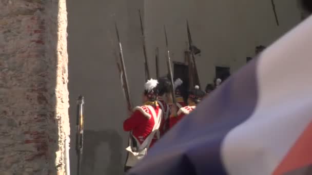 Representación de la batalla entre soldados franceses y británicos en Loano — Vídeos de Stock