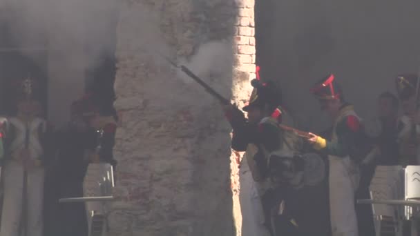 Reconstitution de la bataille entre soldats français et britanniques à Loano — Video