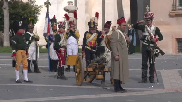 Reenactment of battle between French and British soldiers at Loano — Stock Video