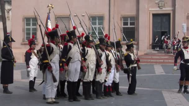 Reenactment of battle between French and British soldiers at Loano — Stock Video