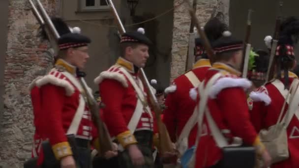 Реконструкция сражения между французскими и британскими солдатами в Лоано — стоковое видео