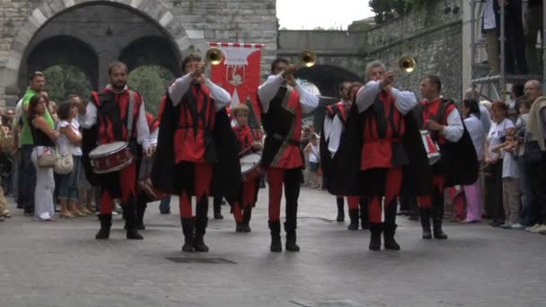 Palio del baradello zakelijk opnieuw barbarossa van bezoek aan zijn bondgenoten in como na het verslaan van Milaan in de slag bij 1159 Stockvideo