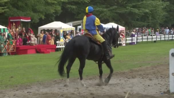 Palio del baradello milan 1159 savaşta yendikten sonra müttefikleri Como ziyareti barbarossa'nın yeniden enacts — Stok video