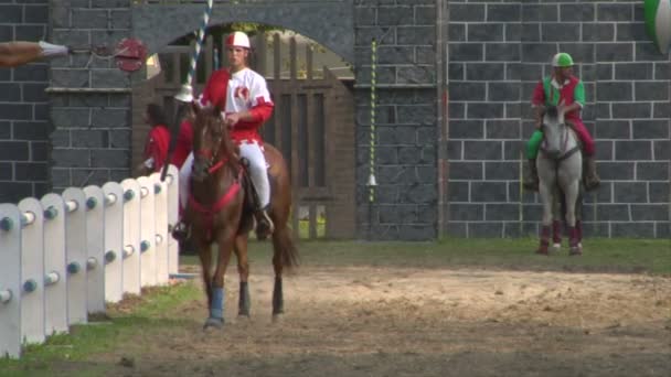 Palio del baradello milan 1159 savaşta yendikten sonra müttefikleri Como ziyareti barbarossa'nın yeniden enacts — Stok video