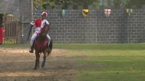 Il Palio del Baradello ripercorre la visita di Barbarossa ai suoi alleati a Como dopo aver sconfitto Milano nella battaglia del 1159 — Video Stock