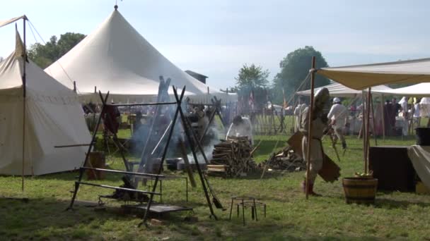 Re-enactment van de slag van legnano tussen de krachten van het Heilige Roomse Rijk en de Lombardische Liga — Stockvideo