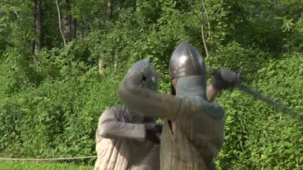 Re-enactment van de slag van legnano tussen de krachten van het Heilige Roomse Rijk en de Lombardische Liga — Stockvideo