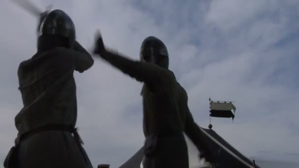 Reenactment Bitva u Legnana mezi silami Svaté říše římské a lombardské ligy — Stock video