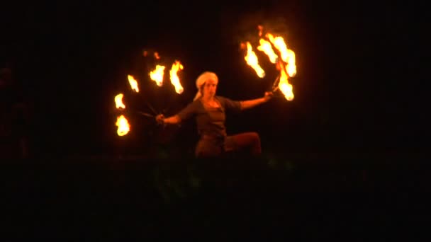 Reenactment of the Battle of Legnano between the forces of the Holy Roman Empire and the Lombard League, fire show — Stock Video