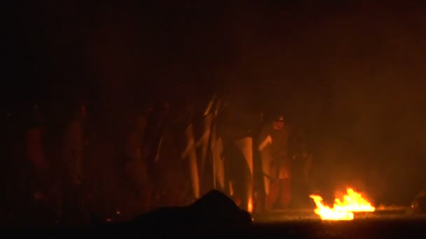 Reenactment of the Battle of Legnano between the forces of the Holy Roman Empire and the Lombard League, fire show — Stock Video