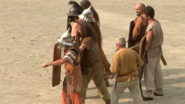 Roman and gallic soldier during a reenactment of war between Romans and Cottians — Stock Video