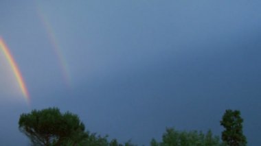gökkuşağı ile yıldırım