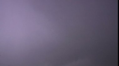 Yıldırım karanlıkta