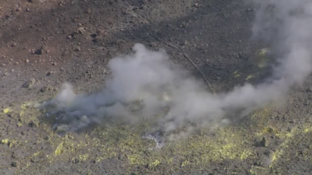 Fumarolas sulfurosas, Vulcano, Itália — Vídeo de Stock