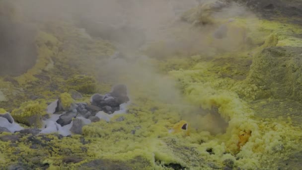 Kükürtlü fumaroles, Vulkan, İtalya — Stok video