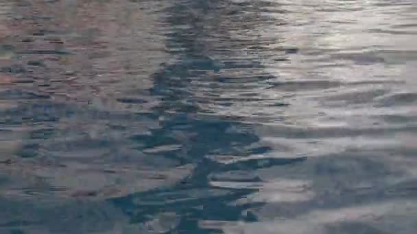Textura de la superficie del agua reflexión ondulación — Vídeos de Stock
