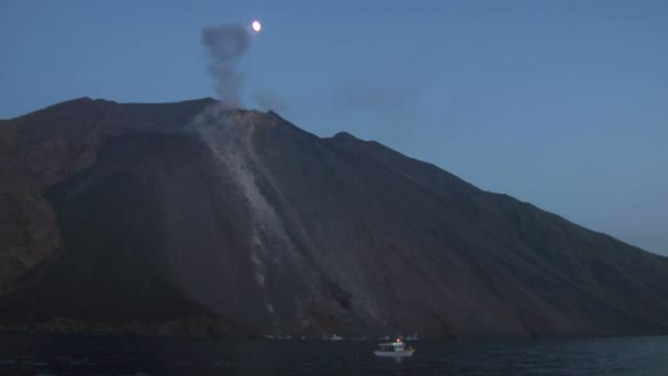 Erupcją wulkanu stromboli, Włochy — Wideo stockowe