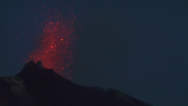 Éruption du volcan Stromboli, Italie 