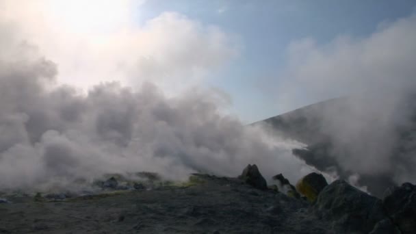 含硫的火山喷气口，明暗意大利 — 图库视频影像