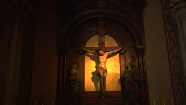 Crucifix and red prayer candle — Stock Video