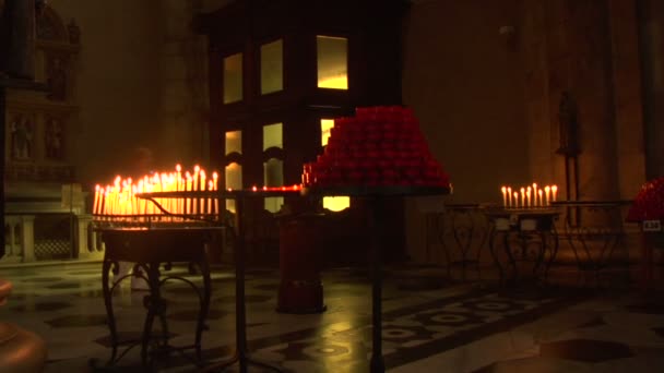 Туристы в церкви, Италия — стоковое видео