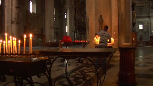 Tourists in a church, Italy — Stock Video