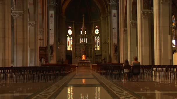 Tourists in Monza Cathedral, Italy — Stock Video