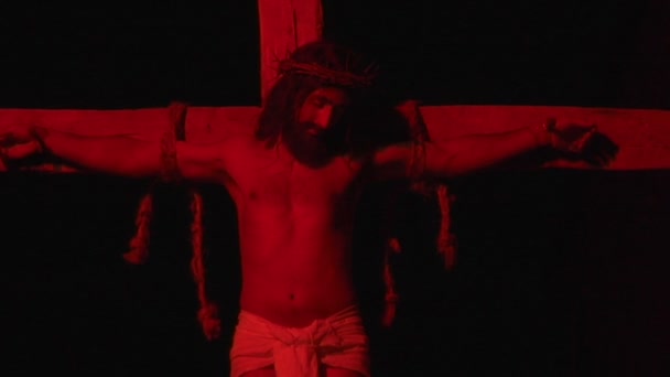 Vertegenwoordiging van de kruisiging van Jezus — Stockvideo