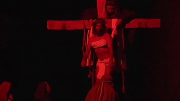 Representation av jesus korsfästelse — Stockvideo