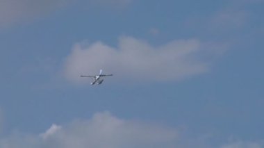 uçan deniz uçağı