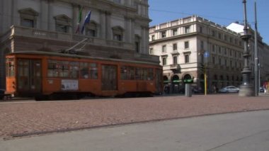 Milano (İtalya tipik sarı tramvay)