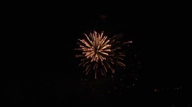 havai fişek sesi ile su