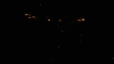 havai fişek sesi ile su