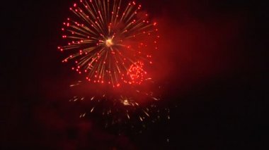 havai fişek sesi ile su