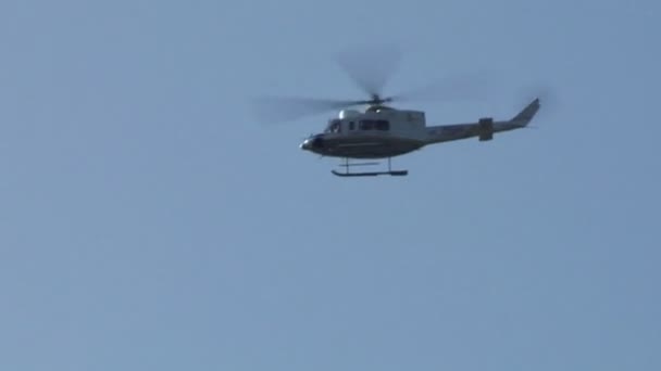 Létající vrtulník — Stock video