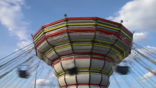 Chain swing ride in amusement park — Stock Video