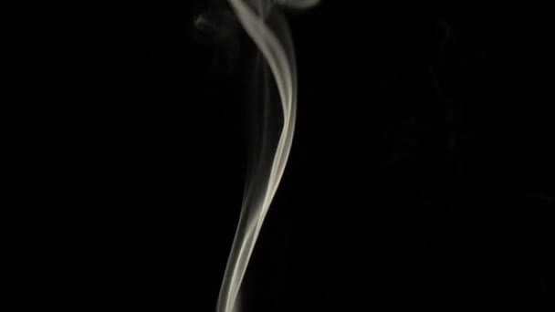 Rök ultrarapid på svart bakgrund — Stockvideo