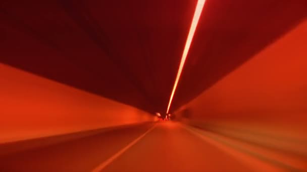 Conduire à travers le tunnel, abstrait avec flou de mouvement et lueur — Video