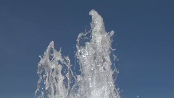 Salpicadura de agua en cámara lenta — Vídeo de stock