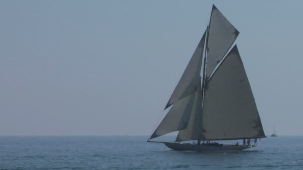 Vieille voile 02 — Video