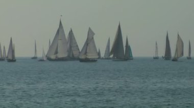 yaşlı yelken yelkenli 03