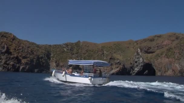Турист Эолийского острова — стоковое видео