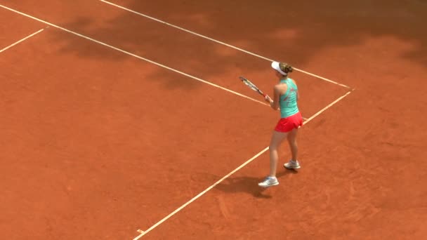 Meisje tennis spelen — Stockvideo