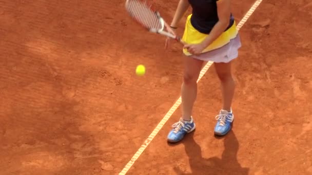 Chica tenis jugar — Vídeo de stock