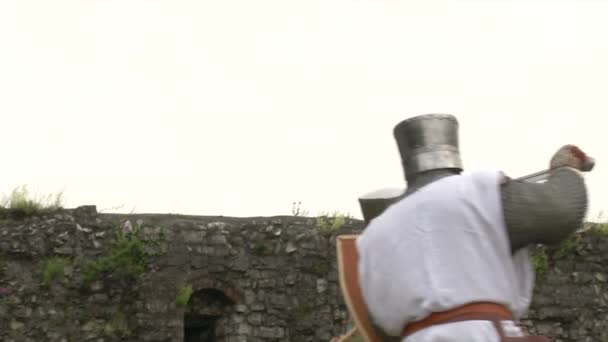 Kampf gegen mittelalterliche Ritter — Stockvideo