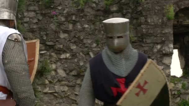 Ortaçağ Şövalyeleri mücadele — Stok video